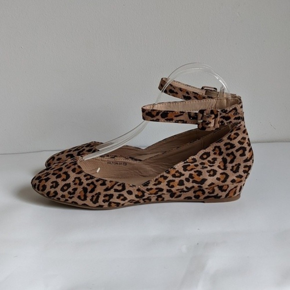 Refresh Women's Cheetah Print Wedge Ankle Strap Flats Size 9.5